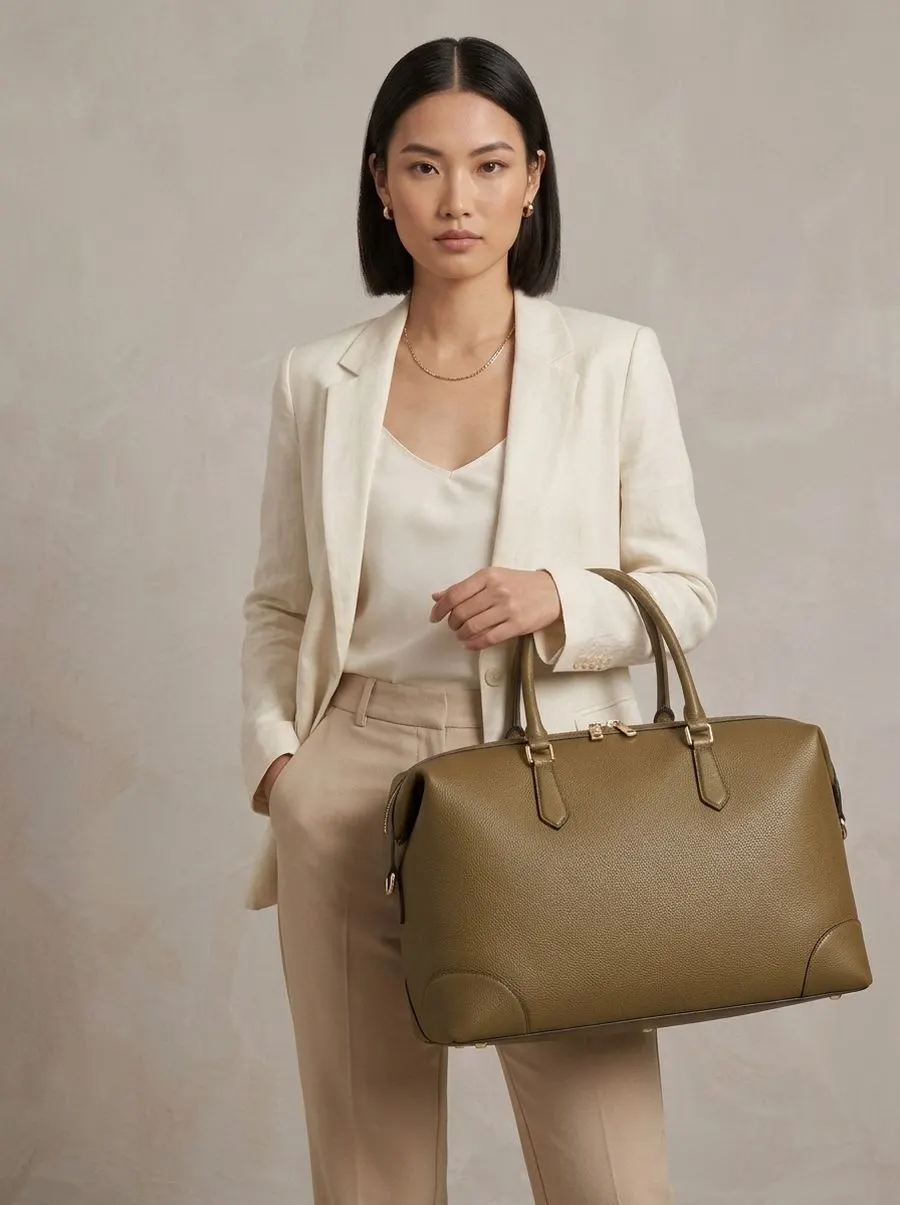 Olive Grain Weekender, look 2